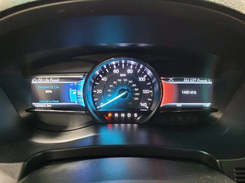 Used 2017 Ford Explorer XLT w/ Equipment Group 202A AWD/4WD image 23