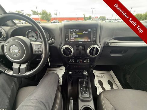 Used 2015 Jeep Wrangler Sahara w/ Dual Top Group AWD/4WD image 22