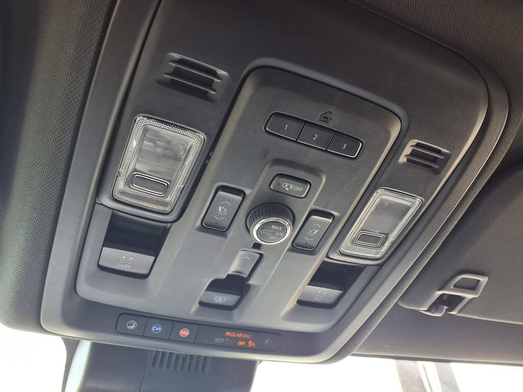 Used 2023 GMC Yukon AT4 w/ AT4 Premium Package AWD/4WD image 22