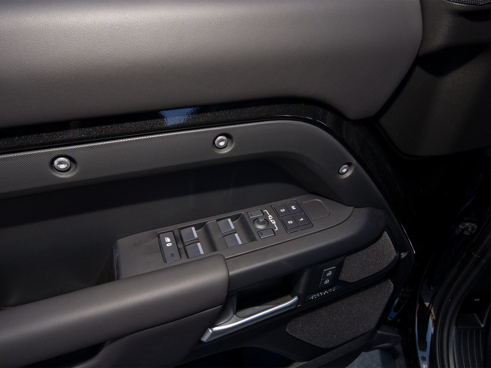 New 2026 Land Rover Defender 110 X-Dynamic SE AWD/4WD image 35