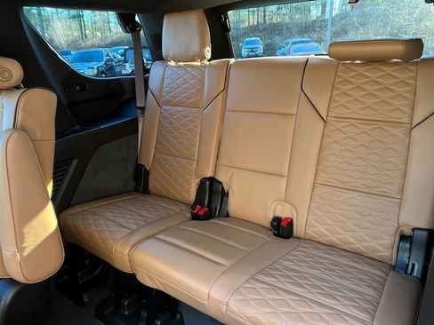 Used 2021 Cadillac Escalade Premium Luxury w/ Performance Package image 23