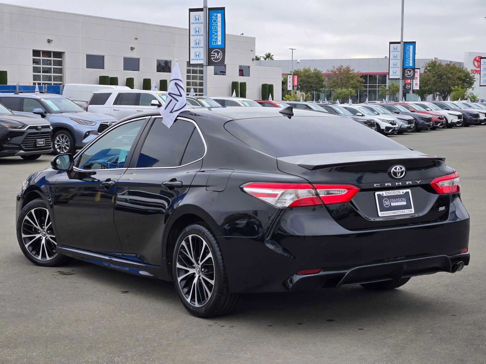 Used 2020 Toyota Camry SE FWD image 5