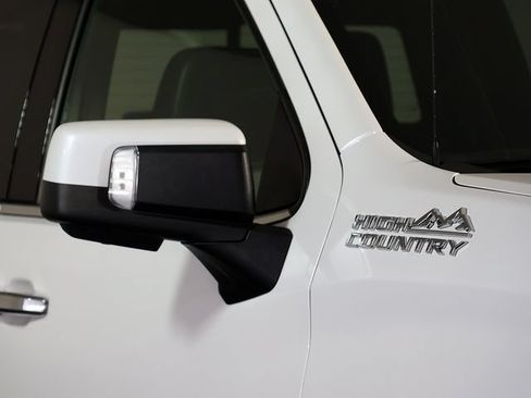 Used 2020 Chevrolet Silverado 1500 High Country w/ Technology Package AWD/4WD image 8