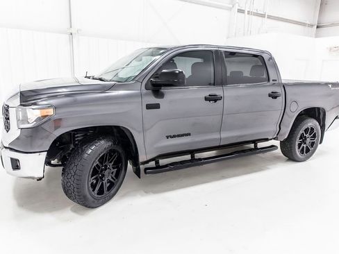 Used 2018 Toyota Tundra SR5 w/ SR5 Upgrade Package image 3