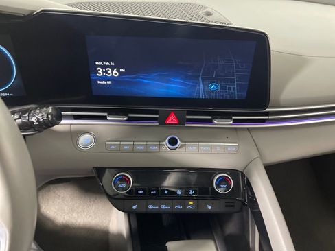 Certified 2025 Hyundai Elantra SEL FWD image 22