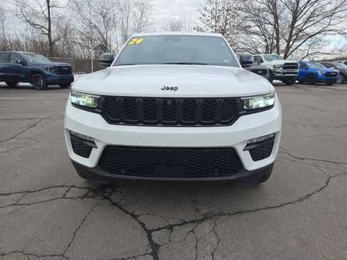 Used 2024 Jeep Grand Cherokee Limited w/ Luxury Tech Group II image 9