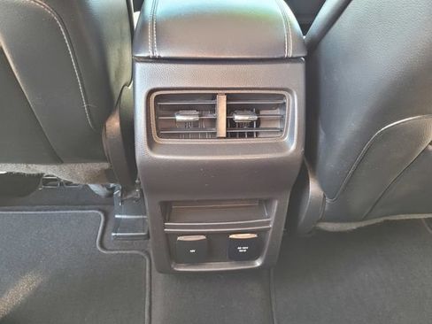 Used 2019 Ford Edge Titanium AWD/4WD image 17