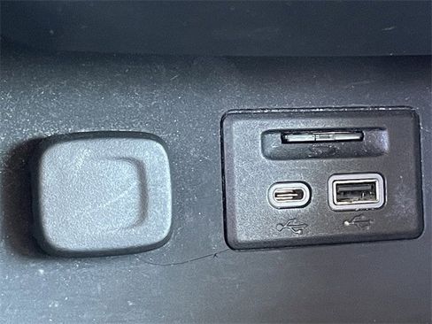 Used 2023 GMC Acadia Denali image 19