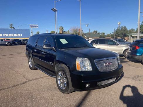 Used 2013 GMC Yukon XL Denali image 2