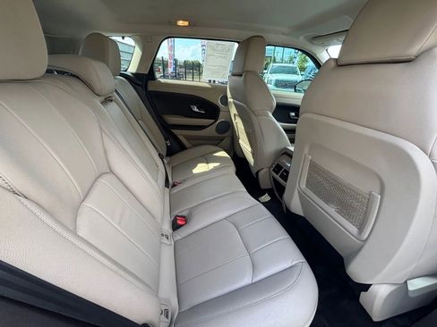 Used 2019 Land Rover Range Rover Evoque SE Premium image 37