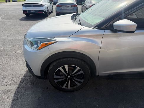 Used 2019 Nissan Kicks SV image 11