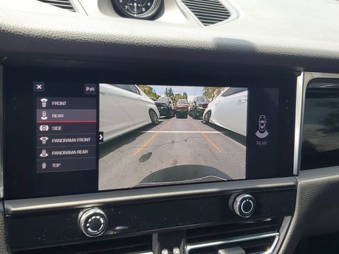 Used 2025 Porsche Macan AWD/4WD image 20