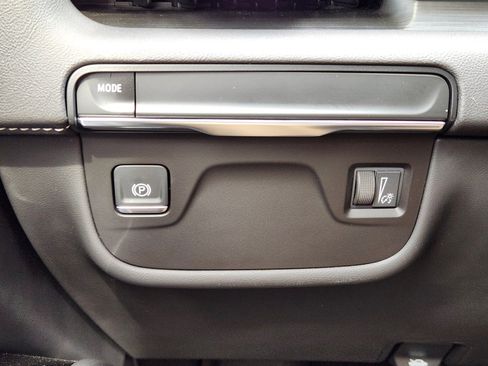 Certified 2024 Cadillac Escalade ESV Luxury RWD image 20