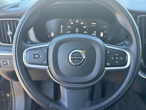 Used 2019 Volvo XC60 T5 Momentum w/ Premium Package image 26