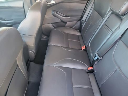Used 2015 Ford Focus SE w/ Equipment Group 201A image 10