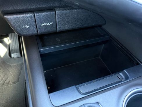 Used 2022 Toyota Camry SE w/ Carpet Mat Package (TMS) image 24