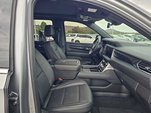 Used 2024 GMC Yukon Denali w/ Denali Reserve Package AWD/4WD image 10