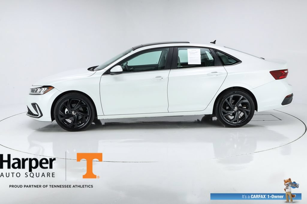 Used 2025 Volkswagen Jetta SE w/ Sunroof Package FWD image 2