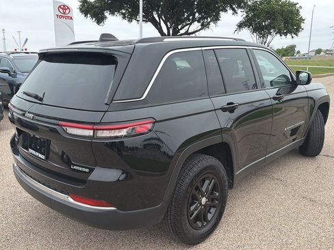 Used 2022 Jeep Grand Cherokee Laredo w/ Luxury Tech Group I AWD/4WD image 3