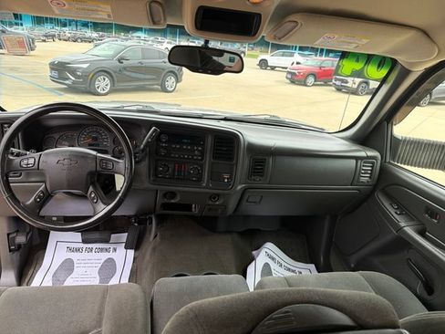 Used 2004 Chevrolet Silverado 2500 LS w/ Heavy-Duty Power Package AWD/4WD image 14