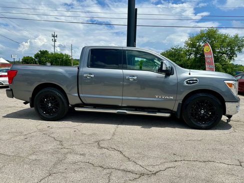 Used 2017 Nissan Titan SL w/ SL Towing Convenience Package RWD image 2