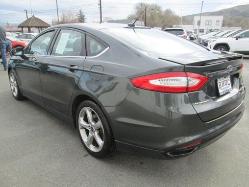 Used 2015 Ford Fusion SE image 4