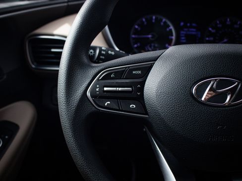 Used 2019 Hyundai Santa Fe SE image 19