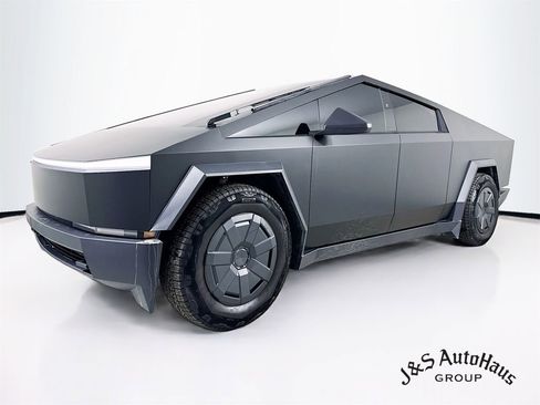 Used 2025 Tesla Cybertruck AWD Crew Cab image 3