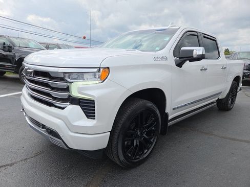 Used 2023 Chevrolet Silverado 1500 High Country w/ High Country Premium Package AWD/4WD image 2
