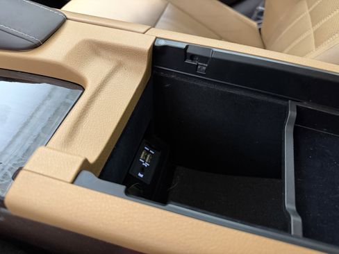 Used 2016 Lexus ES 350 w/ Luxury Package w/Wood Trim FWD image 21
