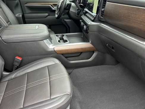 Used 2024 Chevrolet Silverado 2500 High Country w/ High Country Premium Package image 15