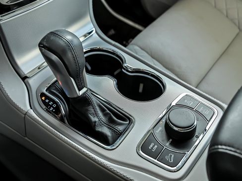 Used 2019 Jeep Grand Cherokee Summit AWD/4WD image 25