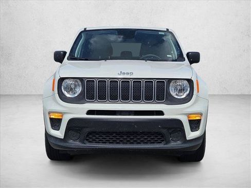 Used 2023 Jeep Renegade Latitude AWD/4WD image 2