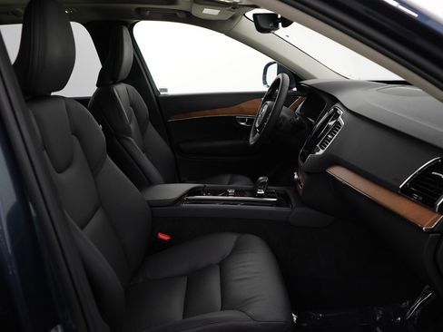 Used 2024 Volvo XC90 B5 Plus image 11