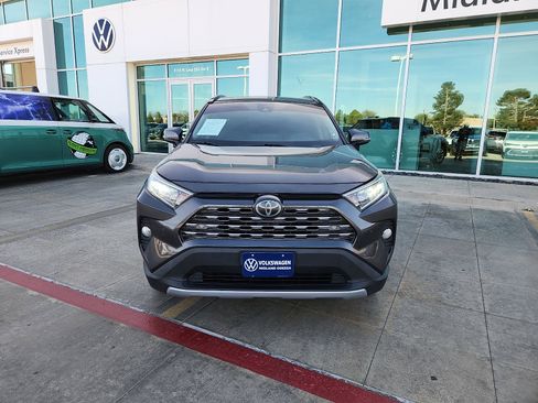 Used 2019 Toyota RAV4 Limited image 2