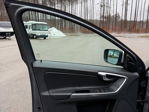 Used 2017 Volvo XC60 T6 R-Design w/ Climate Package image 13