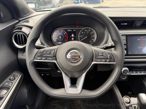 Used 2019 Nissan Kicks SV FWD image 21