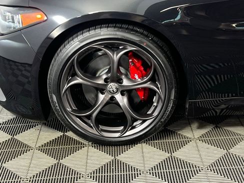 Used 2024 Alfa Romeo Giulia Ti w/ Performance Driving Package image 11
