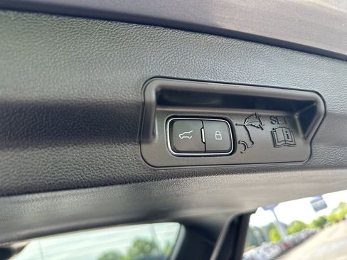 Used 2023 Ford Explorer Limited w/ Limited Technology Package image 13