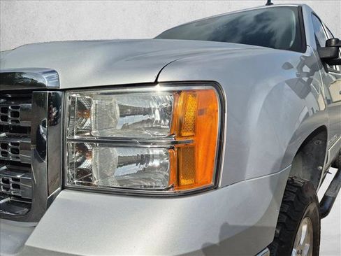 Used 2014 GMC Sierra 2500 SLT w/ SLT Convenience Package AWD/4WD image 11
