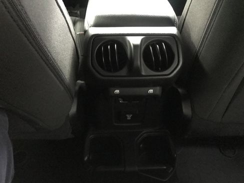 Used 2018 Jeep Wrangler Unlimited Sahara AWD/4WD image 15