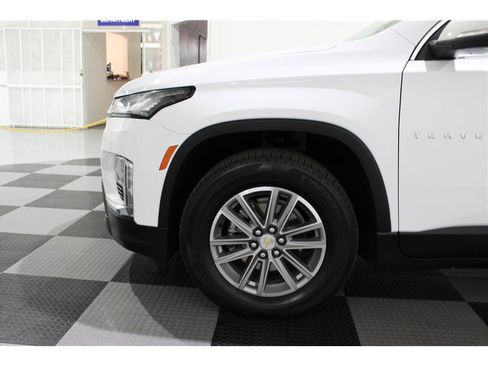 Used 2022 Chevrolet Traverse LT image 9
