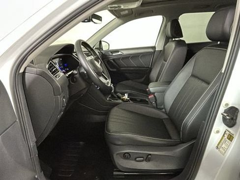 Used 2022 Volkswagen Tiguan SE AWD/4WD image 11
