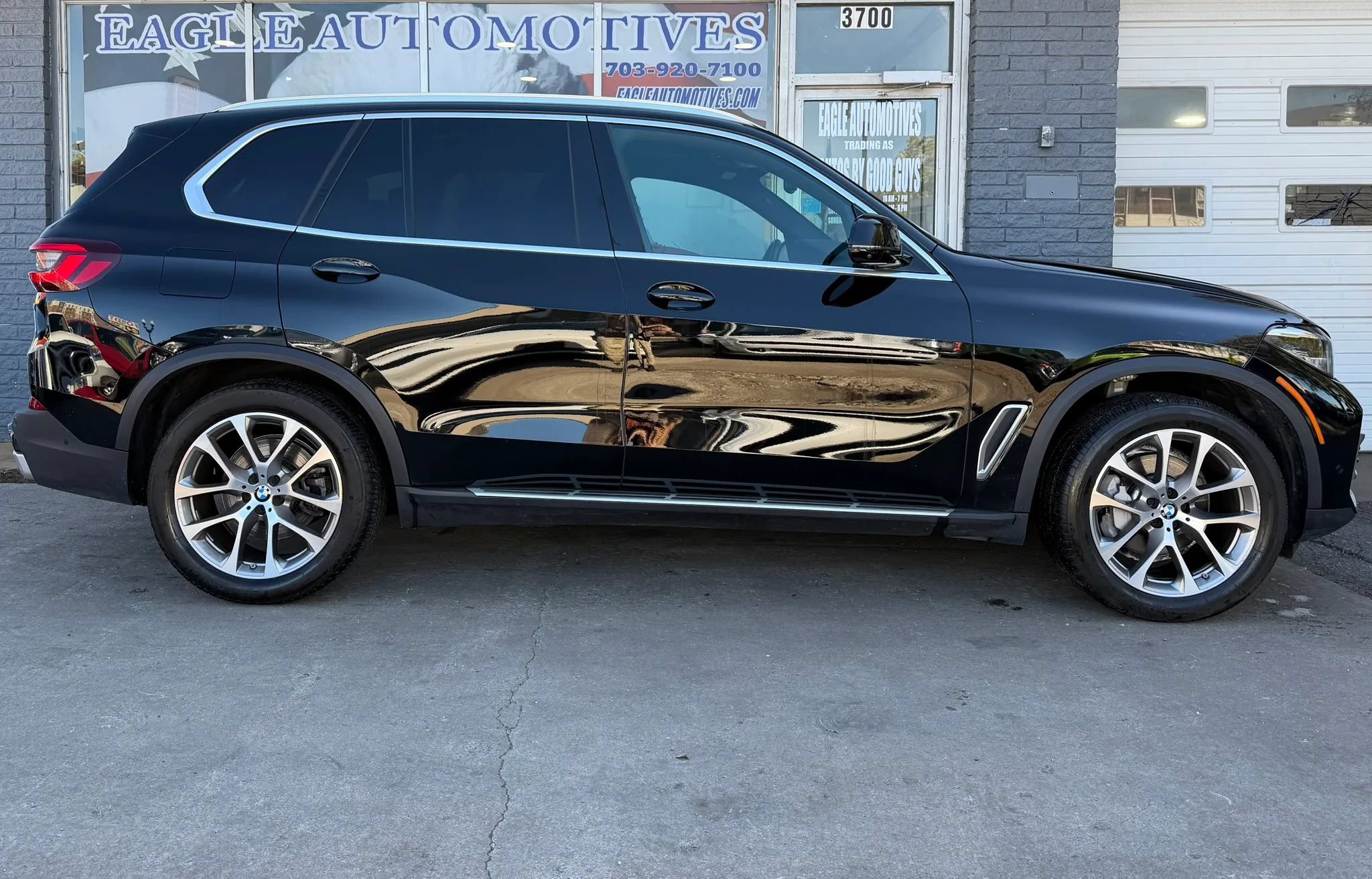 Used 2022 BMW X5 xDrive40i w/ Premium Package AWD/4WD image 2