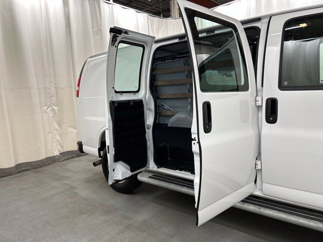 Used 2025 Chevrolet Express 2500 w/ Driver Convenience Package RWD image 16