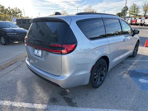 New 2026 Chrysler Pacifica Select image 32