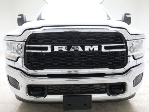 Used 2024 RAM 2500 Tradesman w/ Chrome Appearance Group AWD/4WD image 8