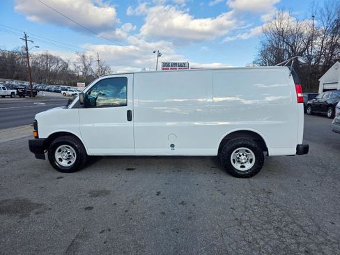 Used 2017 Chevrolet Express 2500 RWD image 8