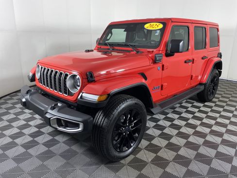 Used 2025 Jeep Wrangler Unlimited Sahara AWD/4WD image 10