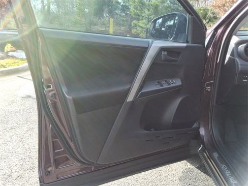 Used 2016 Toyota RAV4 LE image 21